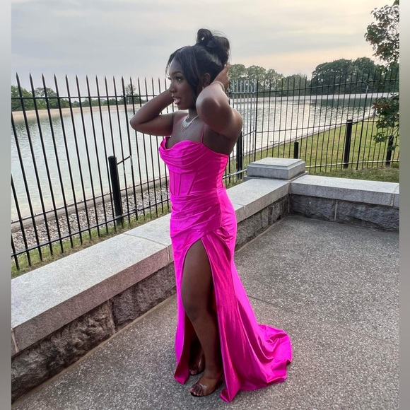 Beautiful Pink/fuchsia event dress for sale !! - Picture 3 of 5